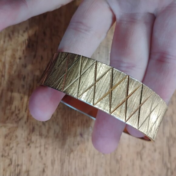 Vintage Monet bangle bracelet - Picture 2 of 4